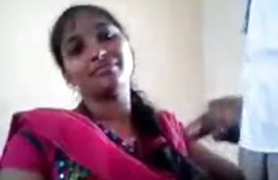 XXX A mulher britânica masturba video de sexo picante a rata molhada até ao orgasmo com vibrador e dedos.