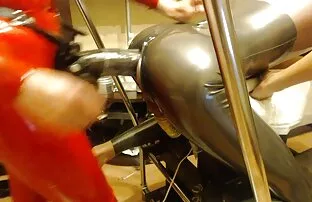 XXX Mai Yamasaki tem vídeo de pornô completo o corpo coberto de molhos.