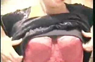 XXX Adrianna a foder num sofá com meias de video sexo violento rede