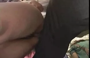 XXX Adolescentes ordinárias e suga um quarto inteiro de homens. filme de pornô de mulher virgem