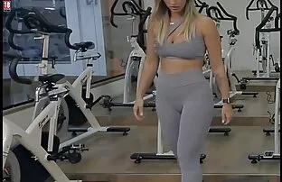 XXX Tiras sexy porno mulher com cachorro e pegas em Cam