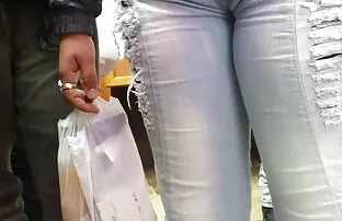 XXX Babe mostra suas guloseimas vídeo pornô de professora enquanto caminha ao ar livre