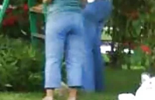 XXX Um tipo vídeo pornô com mulheres negras heterossexual maroto a puxar o prepúcio para a câmara.